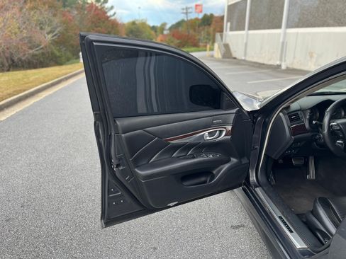 Used 2011 INFINITI M56 w/ Sport Pkg image 20