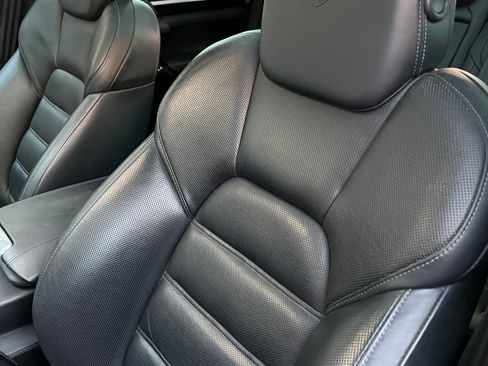 Used 2014 Porsche Cayenne Turbo S image 26
