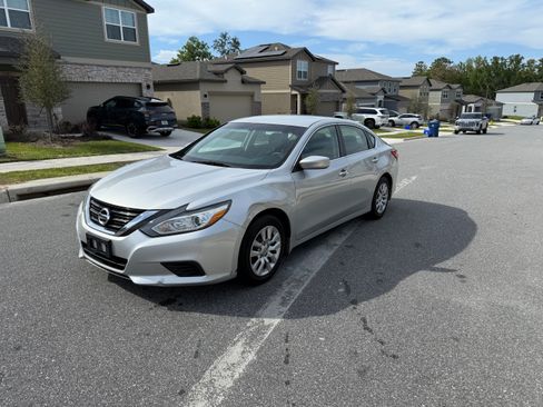 Used 2017 Nissan Altima 2.5 S w/ Power Driver Seat Package image 4