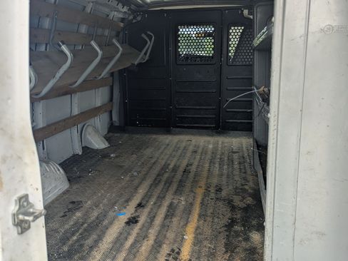 Used 2018 GMC Savana 2500 w/ Driver Convenience Package image 6