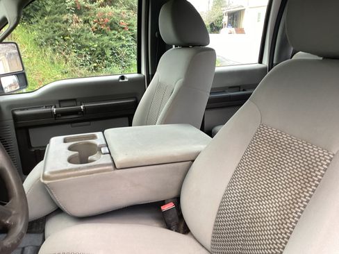 Used 2011 Ford F250 XL w/ PWR Equipment Group image 9