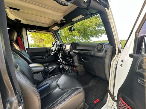 Used 2017 Jeep Wrangler Rubicon AWD/4WD image 10