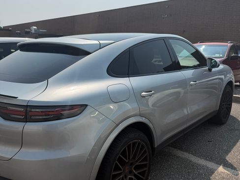 Used 2020 Porsche Cayenne S AWD/4WD image 2