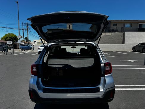 Used 2019 Subaru Outback 2.5i Limited AWD/4WD image 6