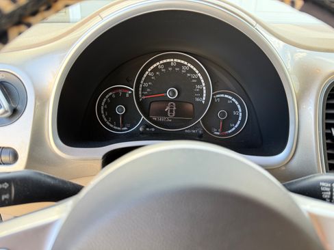 Used 2013 Volkswagen Beetle 2.5 FWD image 16