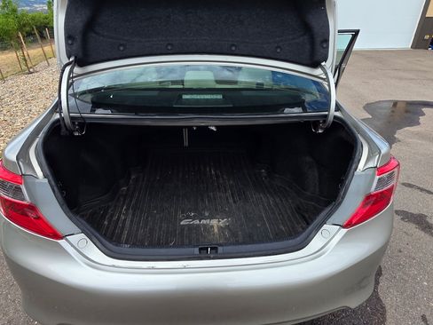 Used 2014 Toyota Camry XLE w/ Leather Package FWD image 10
