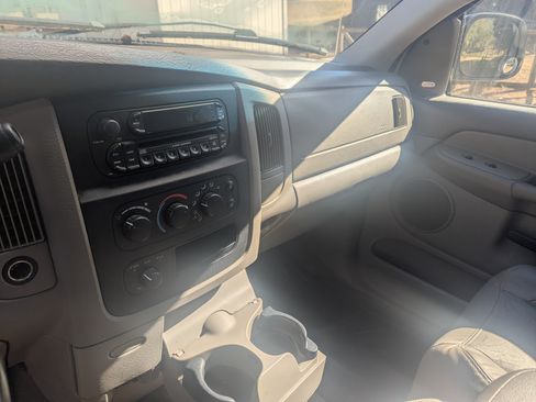 Used 2005 Dodge Ram 1500 Truck SLT image 10