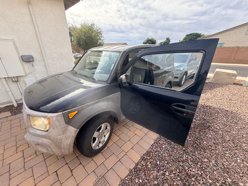 Used 2005 Honda Element LX image 2