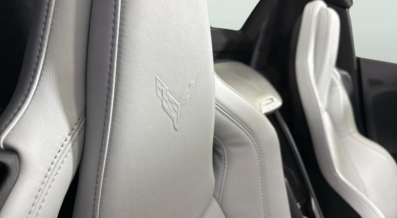 Used 2023 Chevrolet Corvette Stingray Preferred Conv w/ Z51 Performance Package RWD image 8