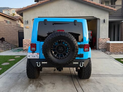 Used 2017 Jeep Wrangler Unlimited Rubicon w/ Connectivity Group image 6