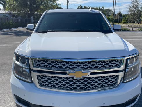 Used 2018 Chevrolet Tahoe LT w/ LT Signature Package image 4