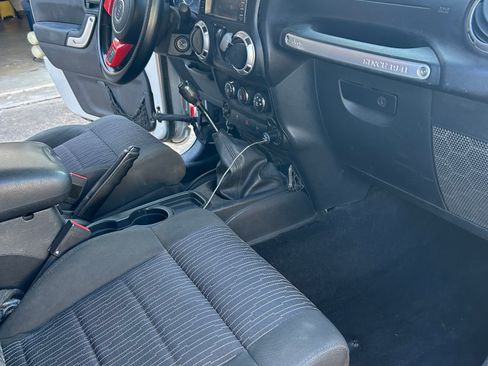 Used 2011 Jeep Wrangler Rubicon w/ PWR Convenience Group image 8