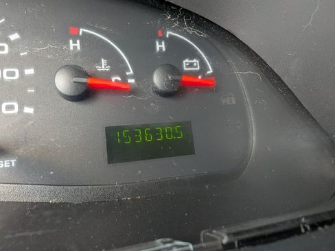 Used 2006 Ford E-150 and Econoline 150 XLT Van 3D image 9