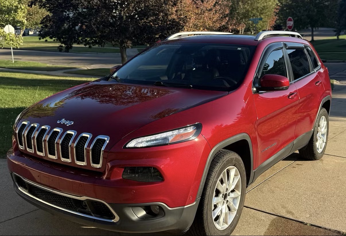 Used 2017 Jeep Cherokee Limited w/ Luxury Group AWD/4WD image 1