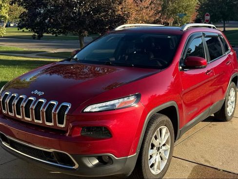 Used 2017 Jeep Cherokee Limited w/ Luxury Group AWD/4WD image 1