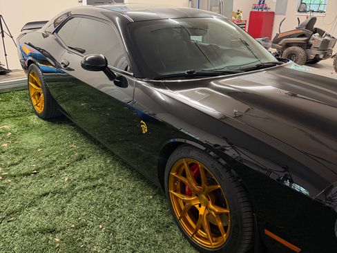 Used 2016 Dodge Challenger SRT Hellcat image 2