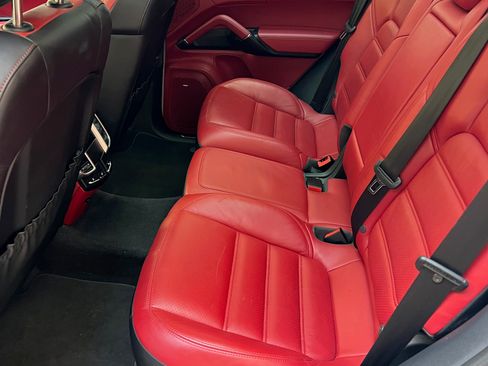 Used 2017 Porsche Cayenne image 11