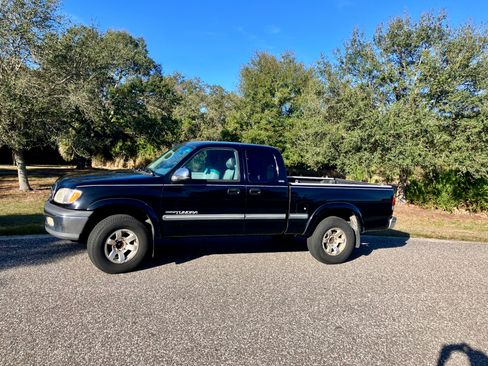 Used 2000 Toyota Tundra SR5 image 2