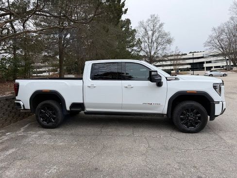 Used 2025 GMC Sierra 2500 AT4 w/ AT4 Premium Plus Package image 4