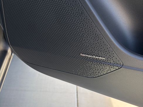 Used 2024 Kia Niro SX Touring image 8