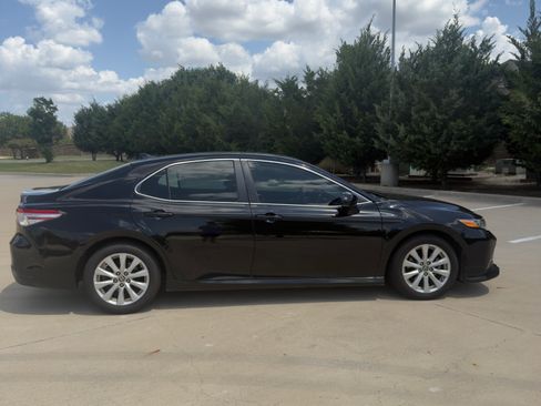 Used 2019 Toyota Camry LE FWD image 6