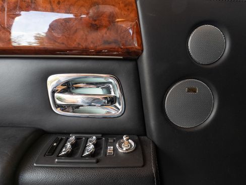 Used 2006 Rolls-Royce Phantom Sedan RWD image 13