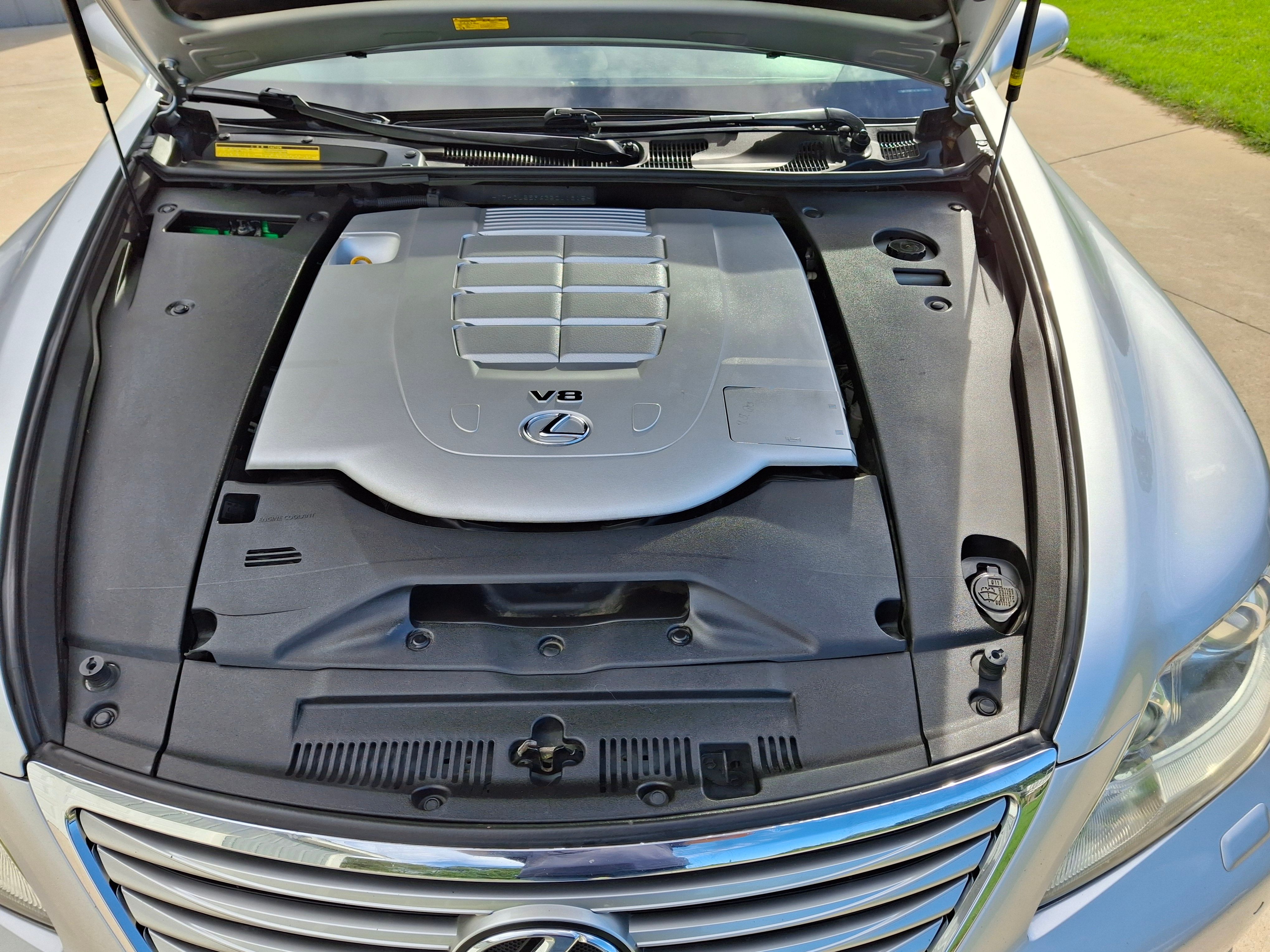 Used 2011 Lexus LS 460 AWD w/ Comfort Pkg image 21
