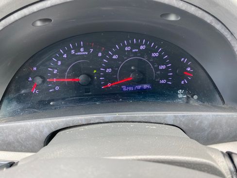 Used 2010 Toyota Camry LE FWD image 11
