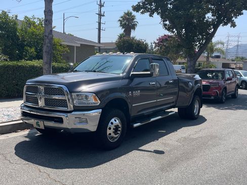 Used 2014 RAM 3500 Laramie w/ Convenience Group AWD/4WD image 5