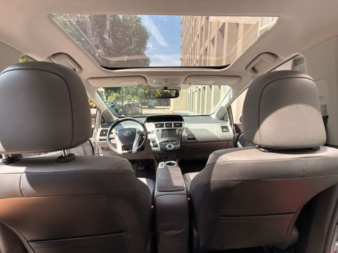 Used 2013 Toyota Prius V Five image 28