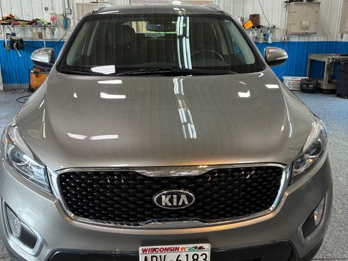 Used 2017 Kia Sorento EX w/ EX V6 Premium Package AWD/4WD image 5