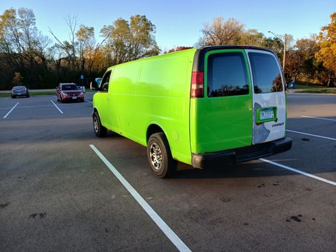 Used 2009 Chevrolet Express 3500 Extended image 4