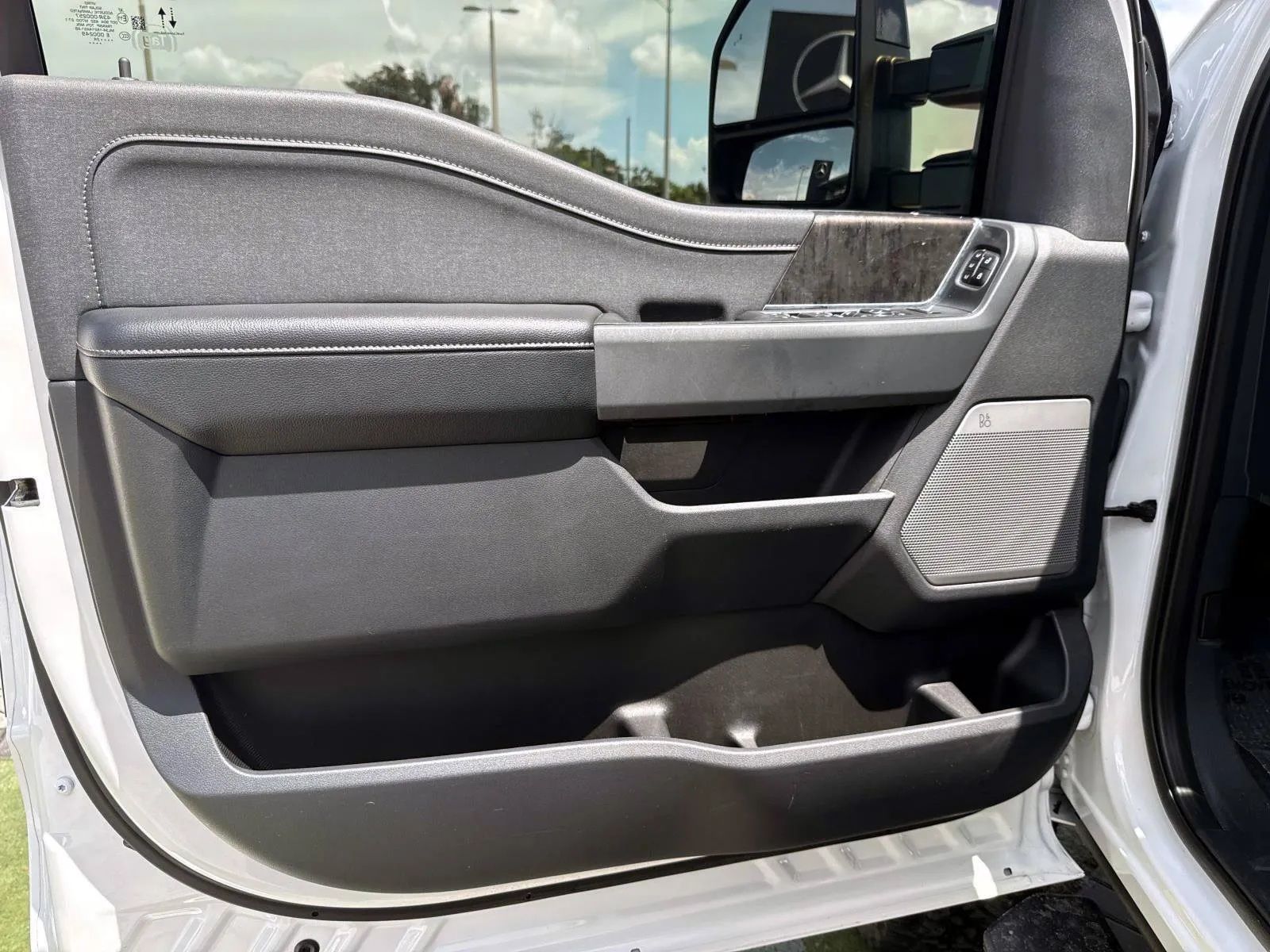 Used 2024 Ford F250 Lariat w/ Lariat Ultimate Package AWD/4WD image 15
