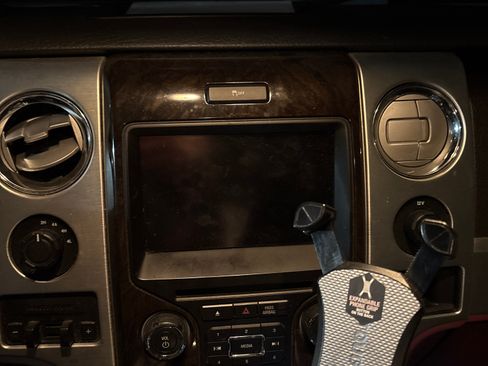 Used 2014 Ford F150 Platinum image 13