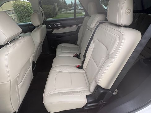 Used 2017 Ford Explorer Platinum AWD/4WD image 18
