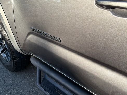 Used 2019 Toyota Tacoma TRD Off-Road AWD/4WD image 15
