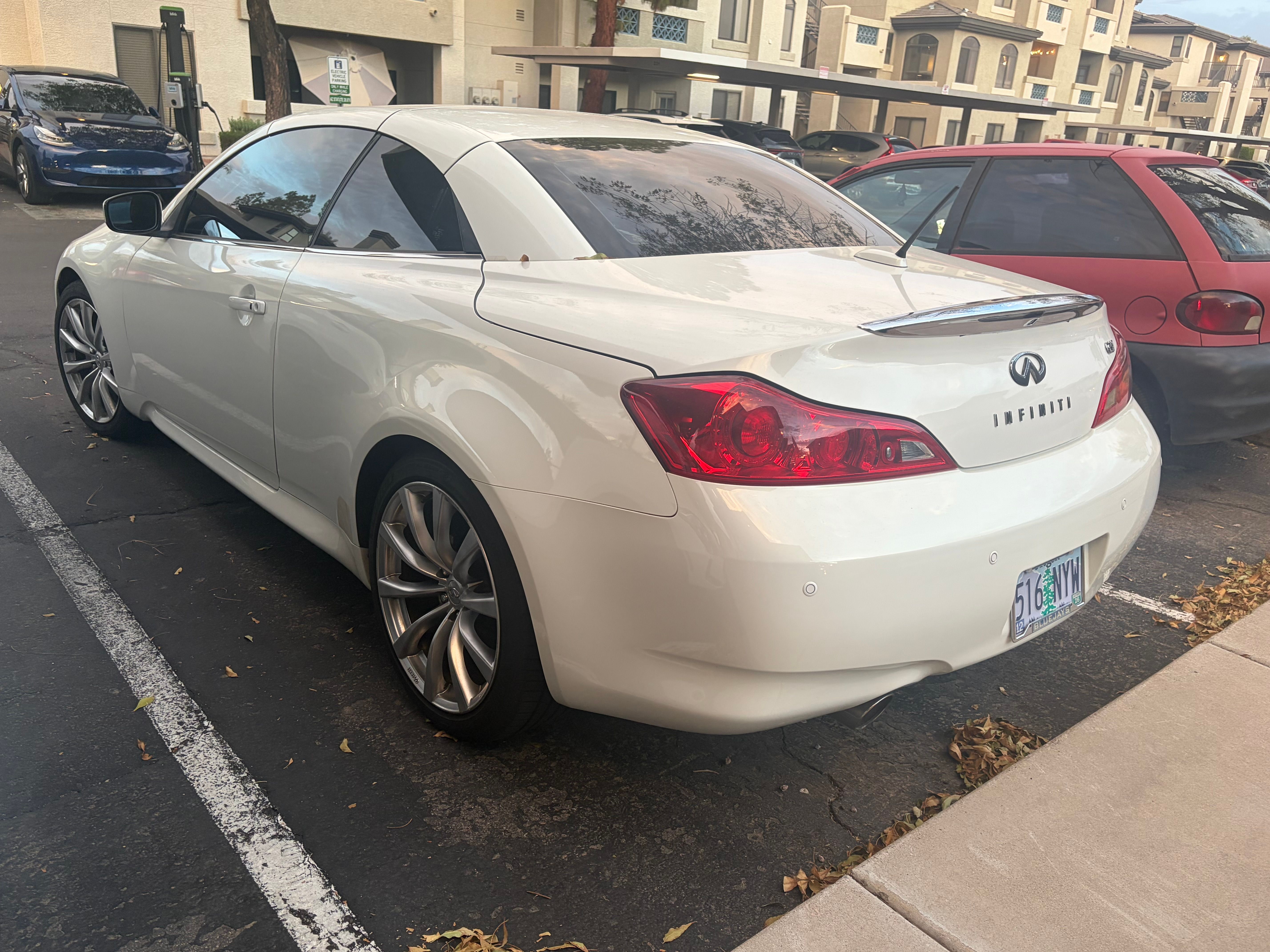 Used 2010 INFINITI G37 Convertible w/ Premium Pkg RWD image 5