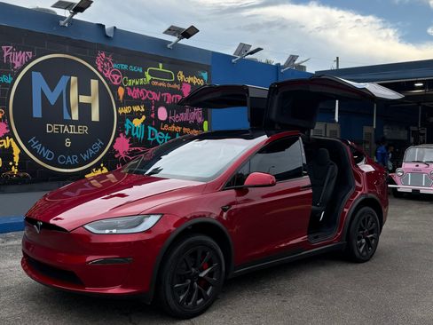 Used 2023 Tesla Model X Plaid image 15