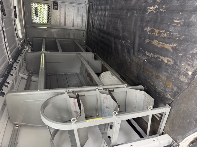 Used 2018 Chevrolet Express 2500 w/ Driver Convenience Package RWD image 9