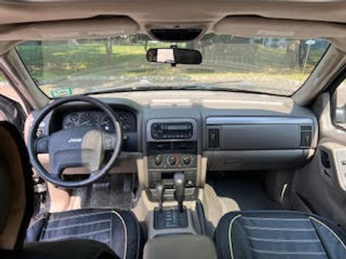 Used 2004 Jeep Grand Cherokee Laredo w/ Tan Your Hide Group image 8