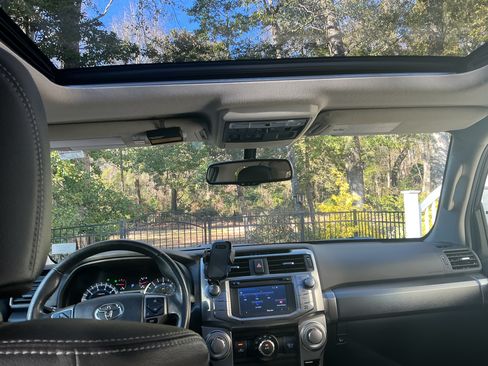 Used 2016 Toyota 4Runner SR5 Premium image 5