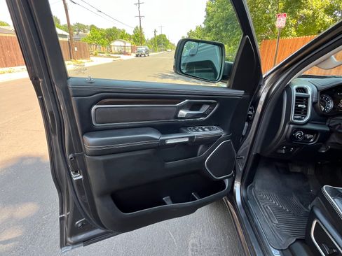 Used 2022 RAM 1500 Laramie AWD/4WD image 5