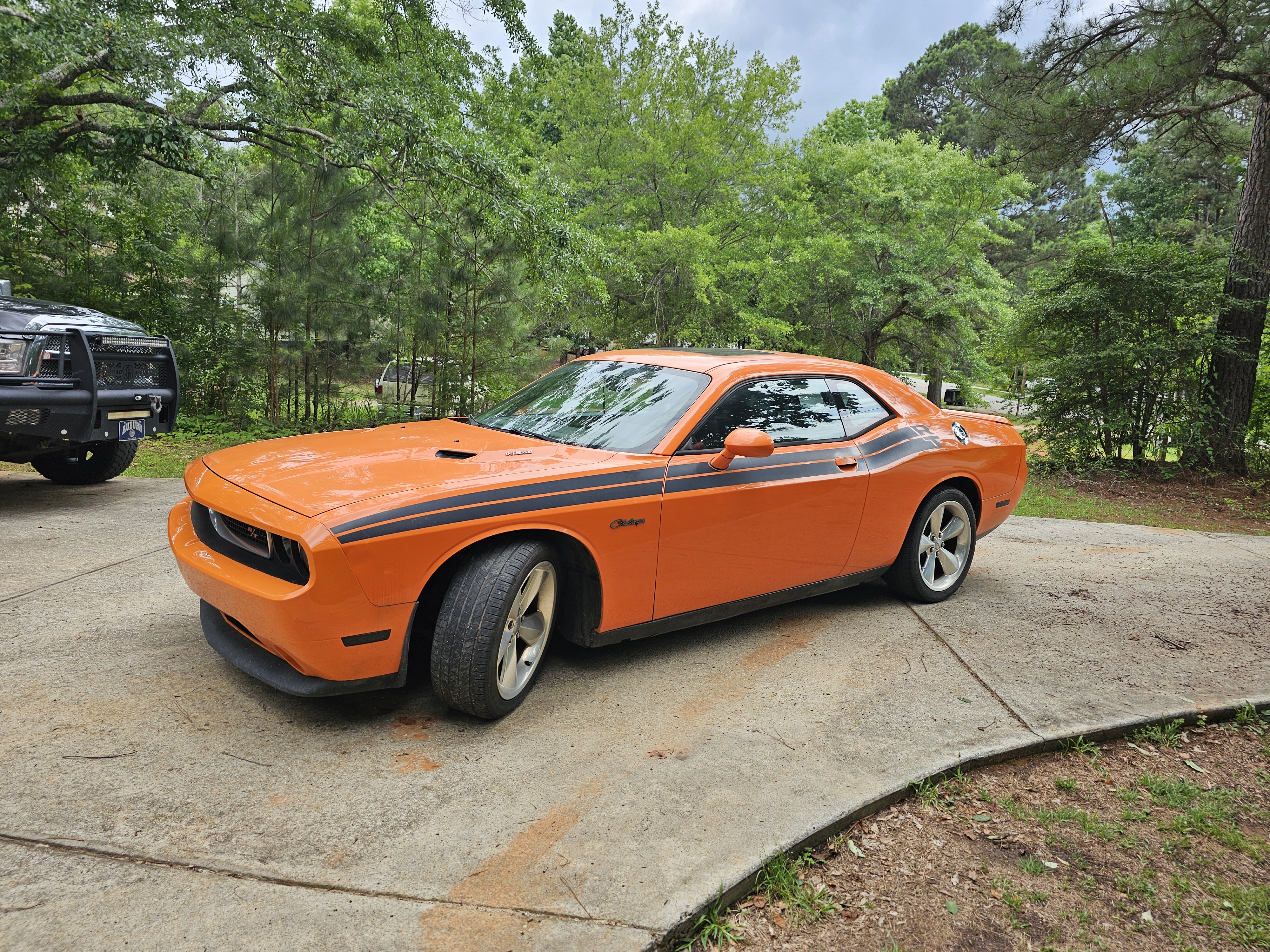 Used 2014 Dodge Challenger R/T RWD image 1
