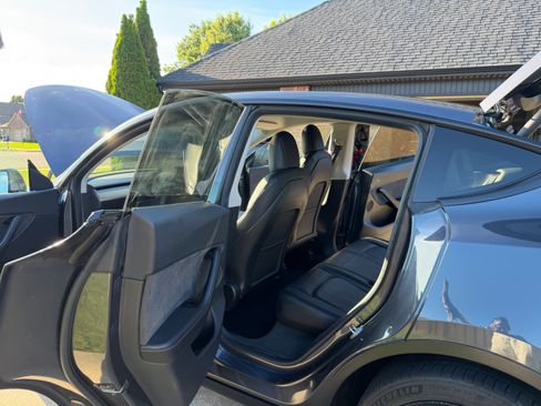 Used 2020 Tesla Model Y Long Range AWD/4WD image 9