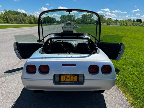 Used 1996 Chevrolet Corvette Coupe RWD image 10
