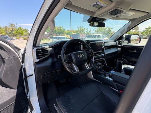 Used 2022 Toyota Tundra SR5 w/ SR5 Convenience Package RWD image 11