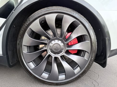 Used 2023 Tesla Model Y Performance AWD/4WD image 27