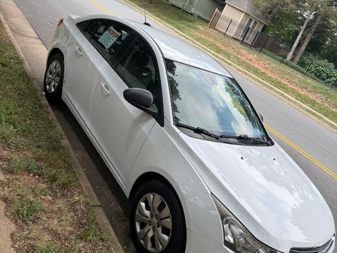 Used 2015 Chevrolet Cruze LS image 1