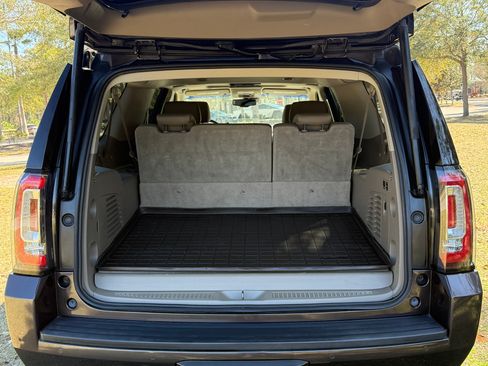 Used 2015 GMC Yukon XL SLT w/ Open Road Package image 9