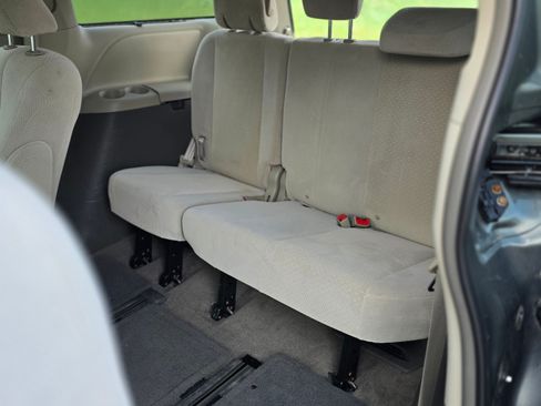 Used 2014 Toyota Sienna LE image 14